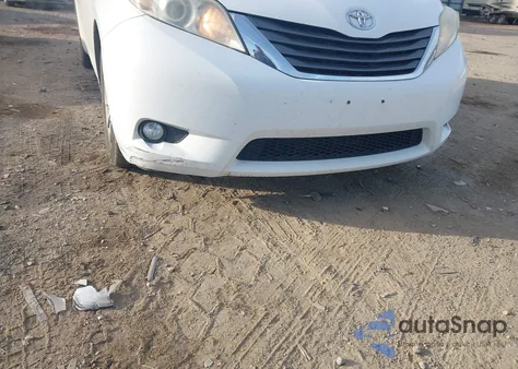 2012 Toyota Sienna Xle 7 Passenger z USA, uszkodzony, nr VIN 5TDDK3DC2CS043340